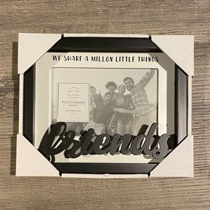 Friends 4x6 photo black and white frame